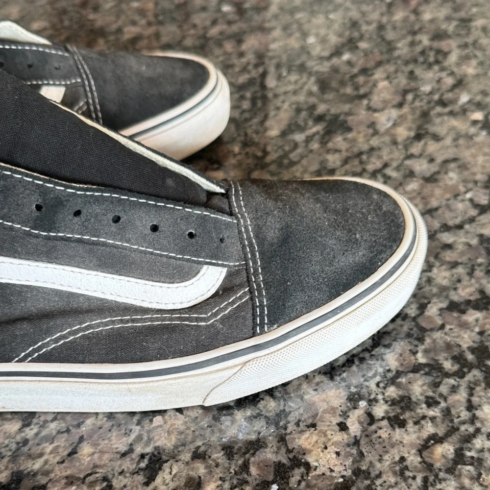 Vans Men's Black and White Sneakers EUC 11